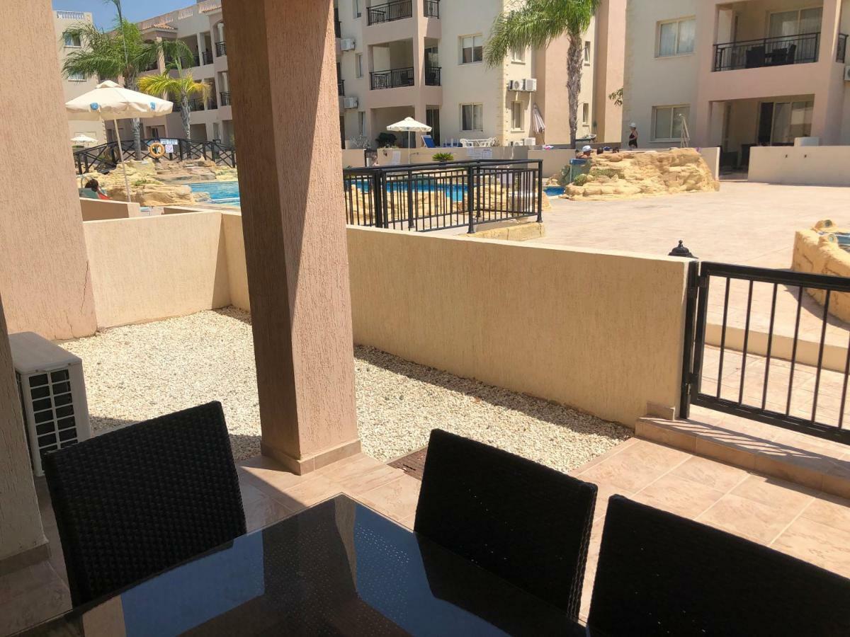 Royal Seacrest Apartment Paphos Ngoại thất bức ảnh