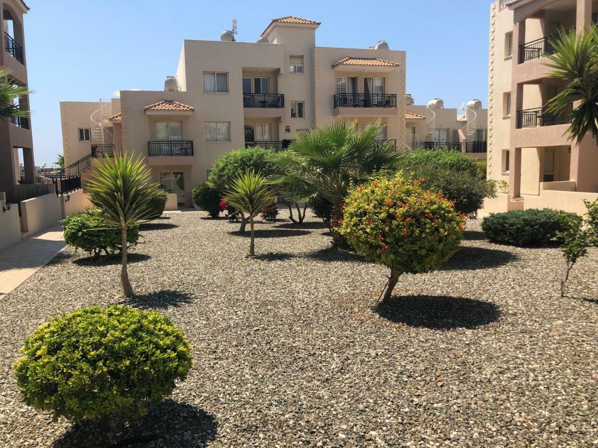 Royal Seacrest Apartment Paphos Ngoại thất bức ảnh