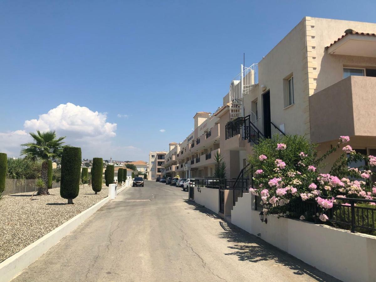Royal Seacrest Apartment Paphos Ngoại thất bức ảnh