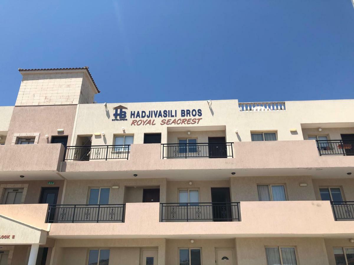 Royal Seacrest Apartment Paphos Ngoại thất bức ảnh