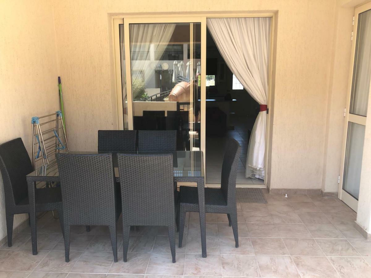 Royal Seacrest Apartment Paphos Ngoại thất bức ảnh
