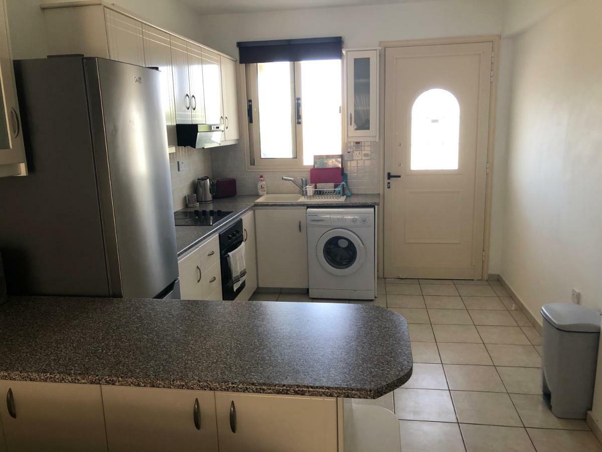 Royal Seacrest Apartment Paphos Ngoại thất bức ảnh