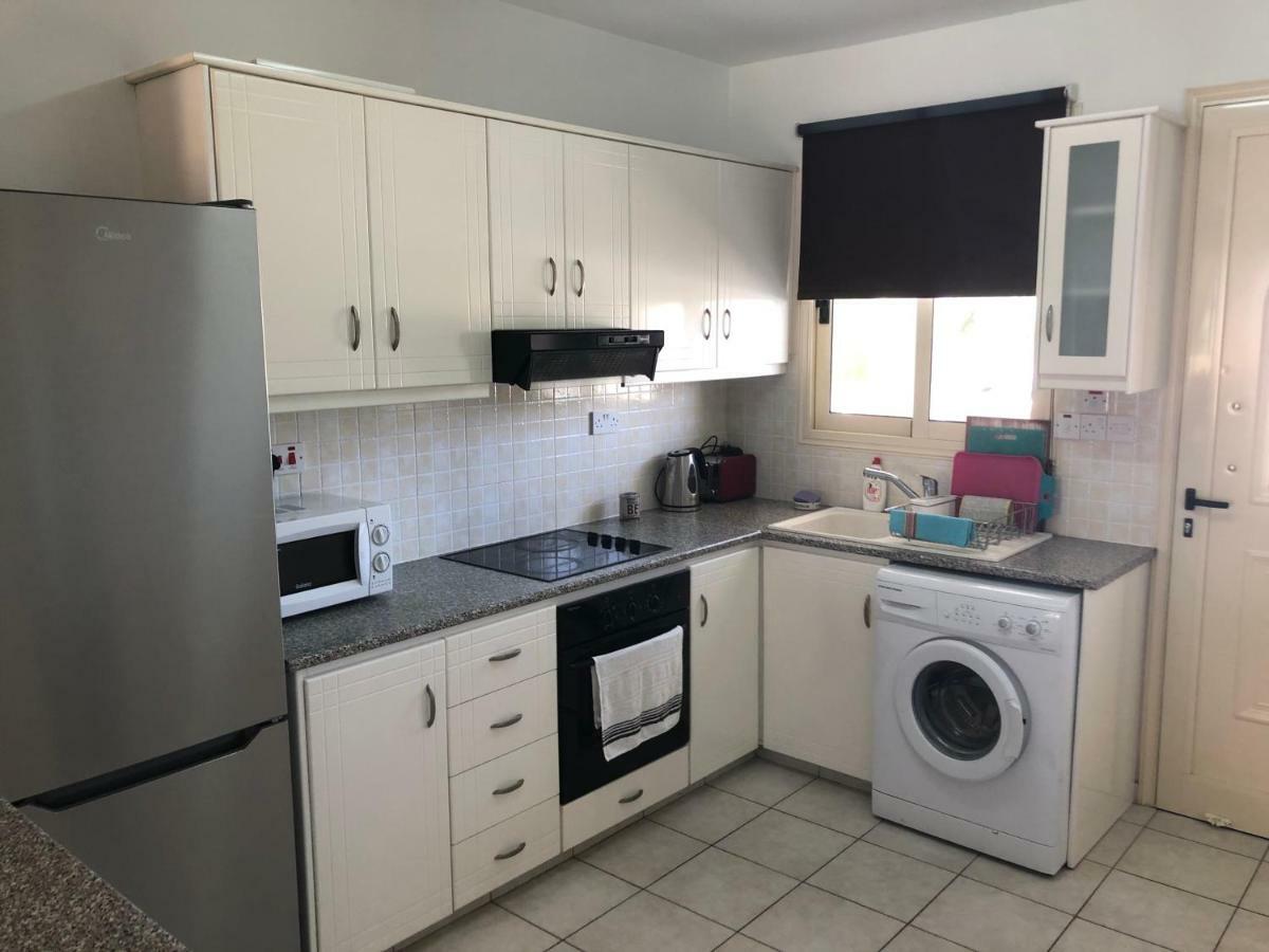 Royal Seacrest Apartment Paphos Ngoại thất bức ảnh