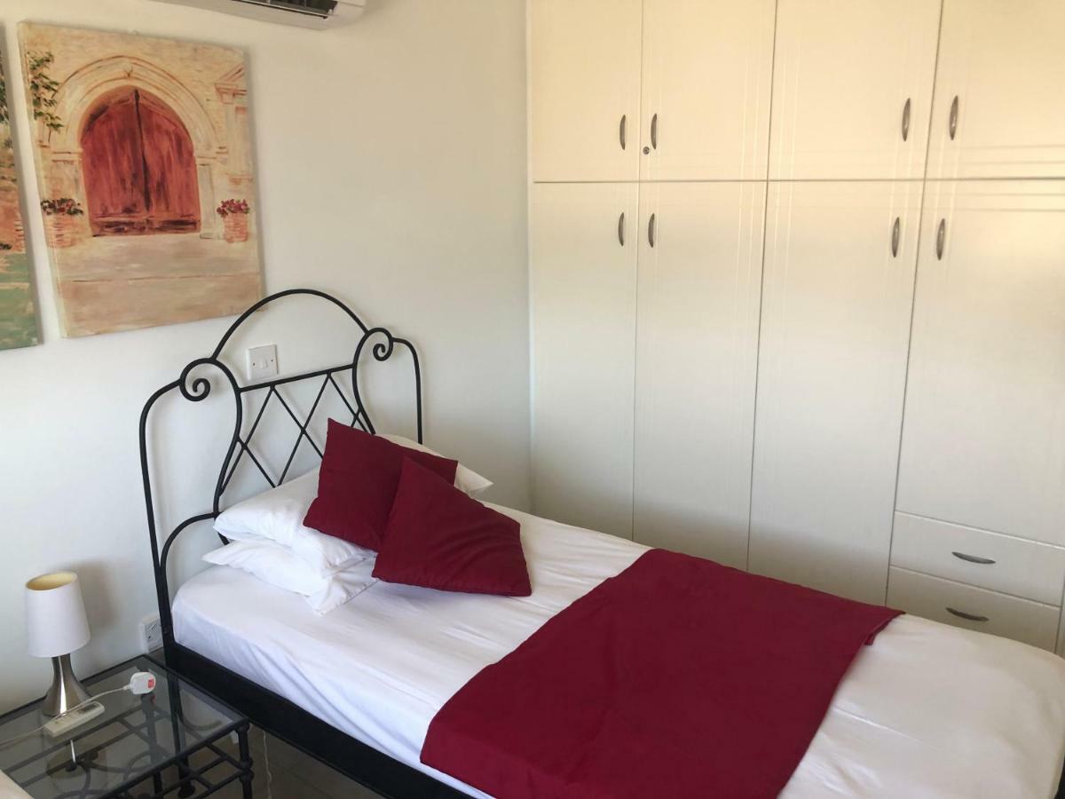 Royal Seacrest Apartment Paphos Ngoại thất bức ảnh
