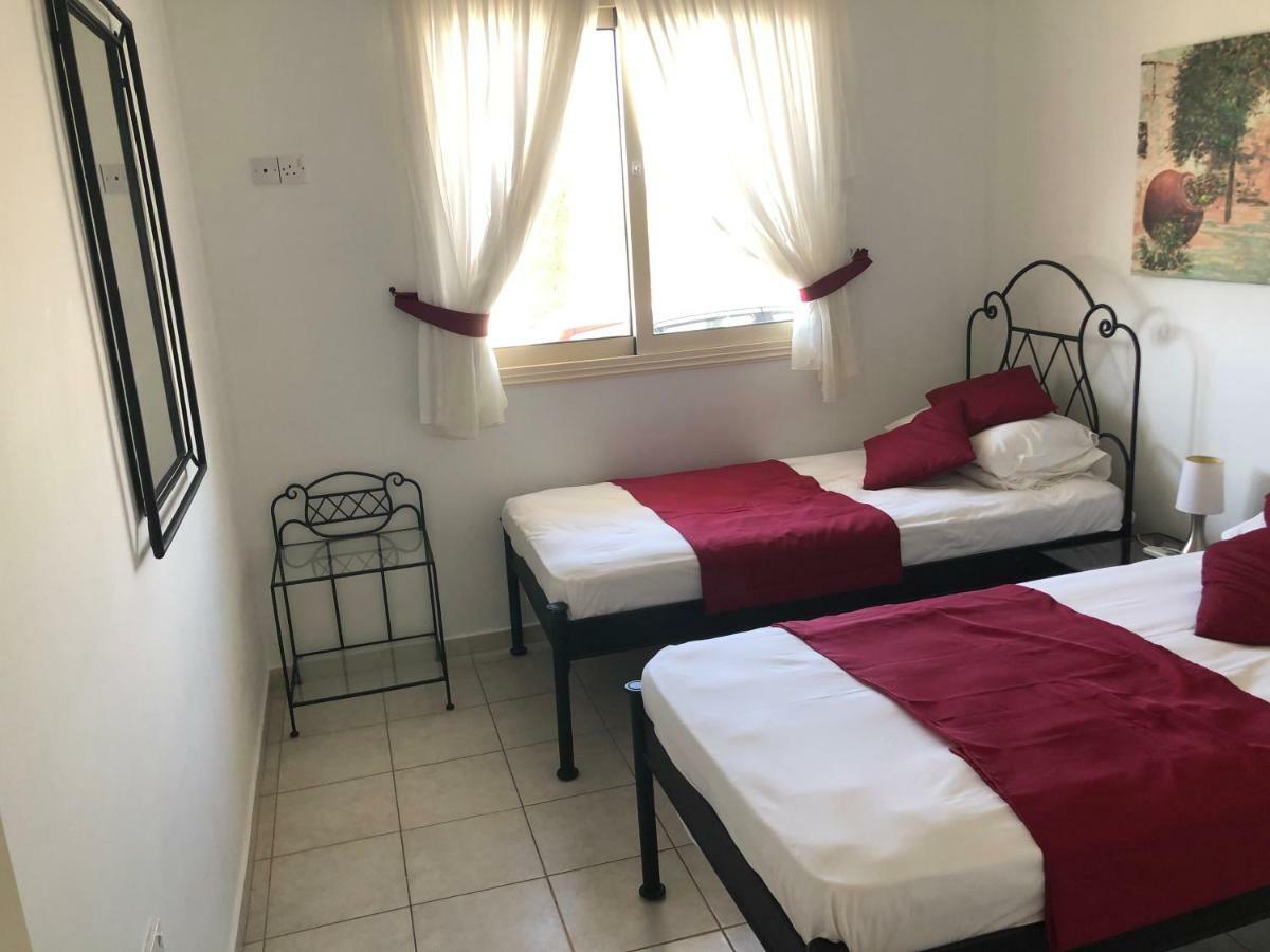 Royal Seacrest Apartment Paphos Ngoại thất bức ảnh
