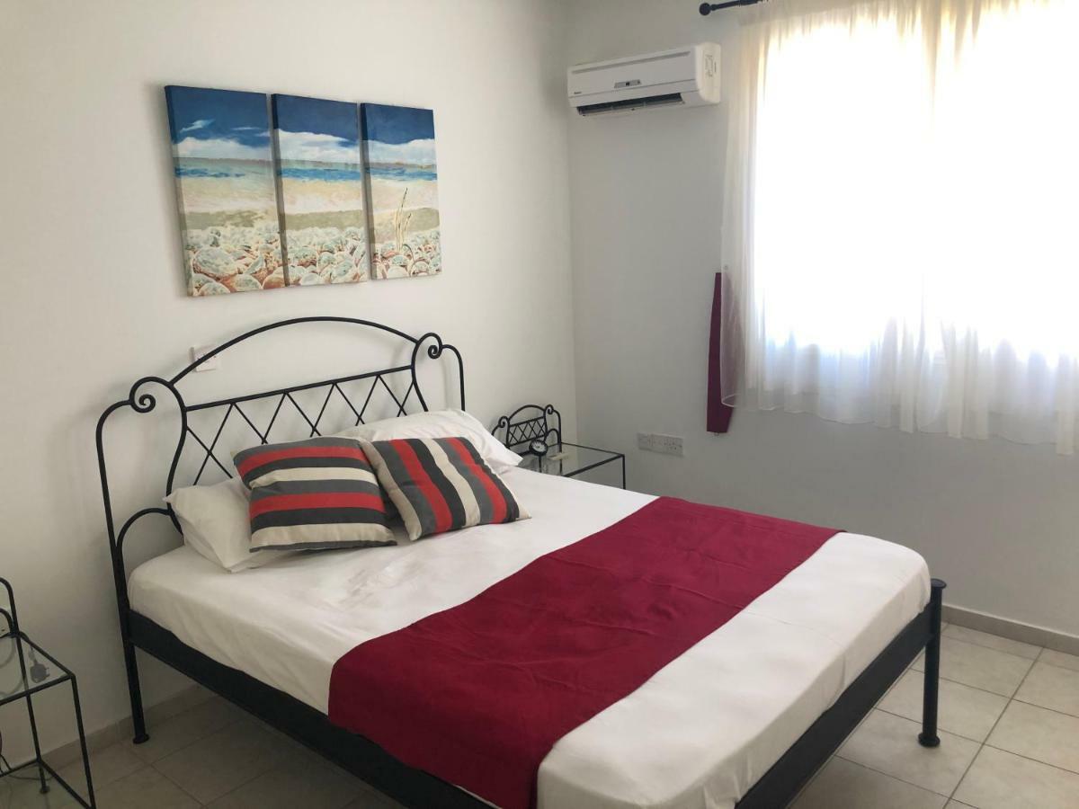 Royal Seacrest Apartment Paphos Ngoại thất bức ảnh