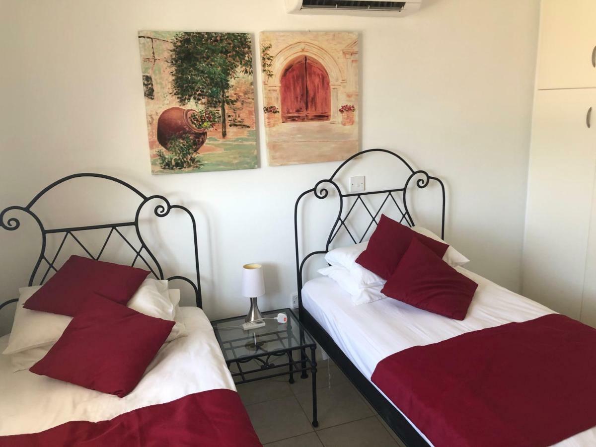 Royal Seacrest Apartment Paphos Ngoại thất bức ảnh