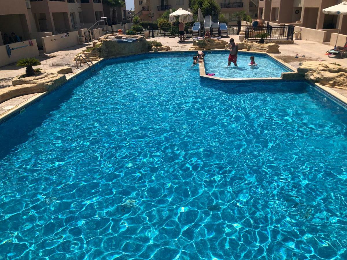 Royal Seacrest Apartment Paphos Ngoại thất bức ảnh