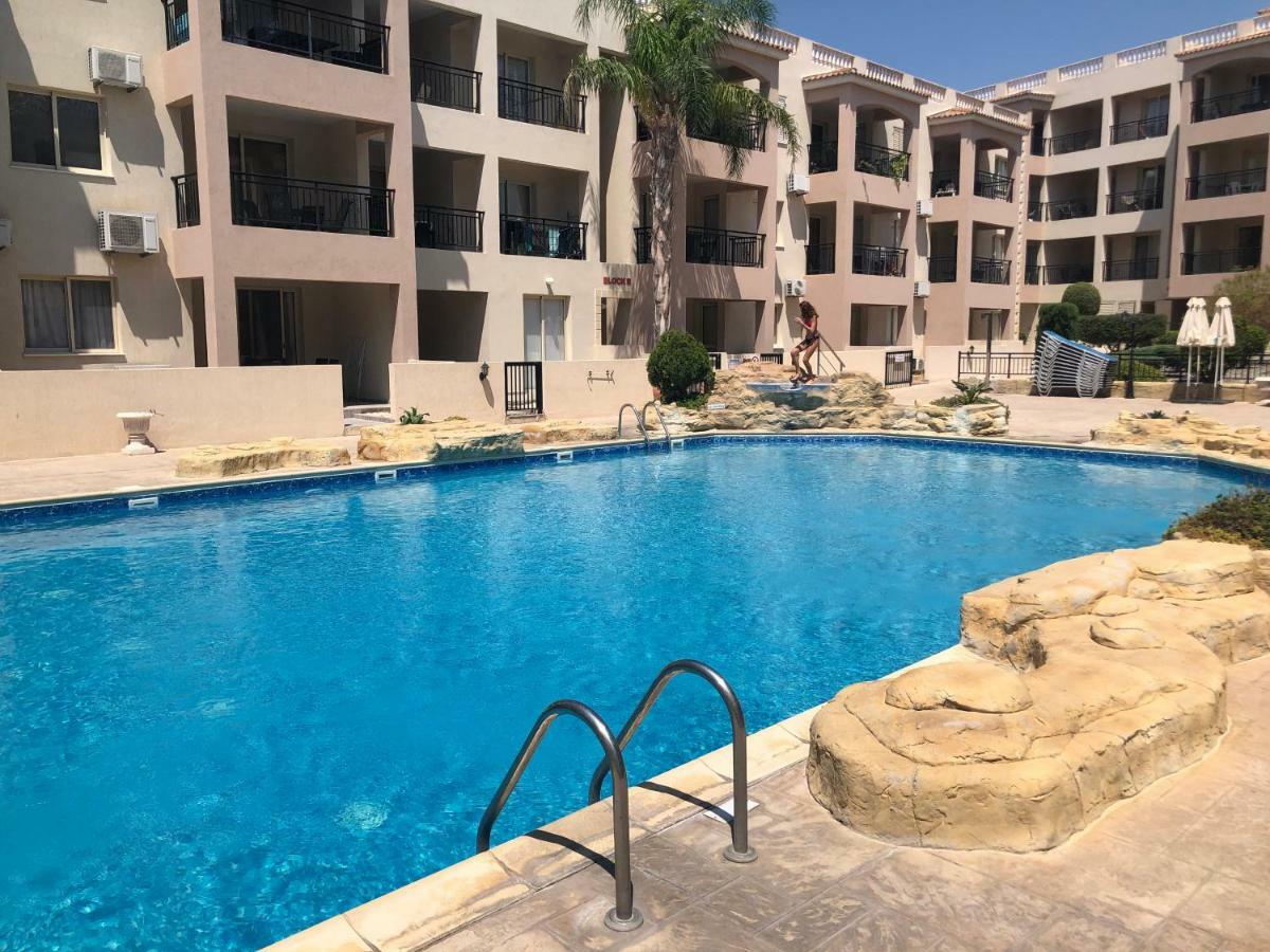 Royal Seacrest Apartment Paphos Ngoại thất bức ảnh
