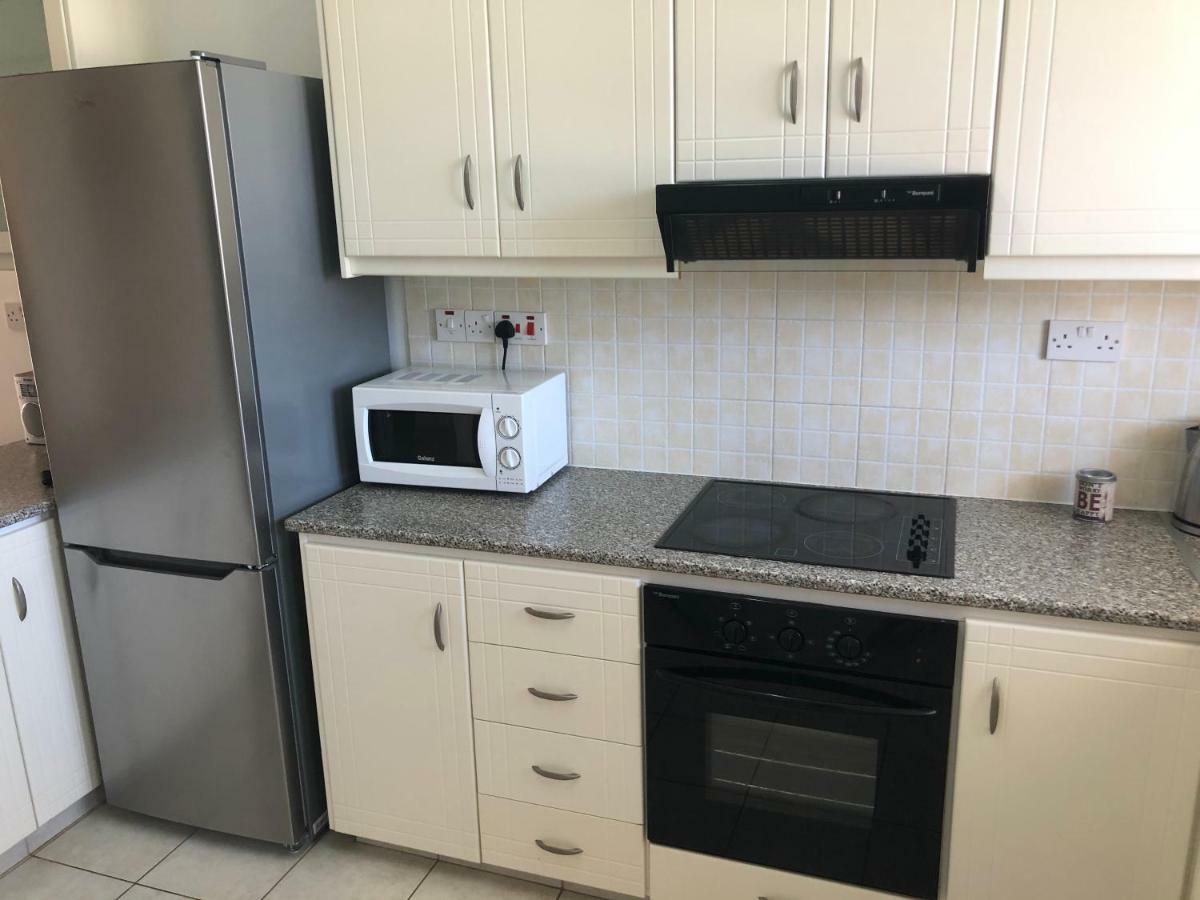 Royal Seacrest Apartment Paphos Ngoại thất bức ảnh