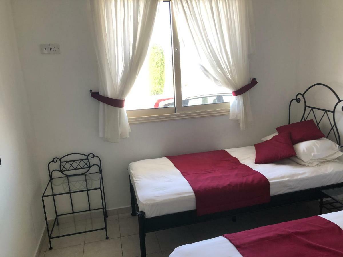 Royal Seacrest Apartment Paphos Ngoại thất bức ảnh