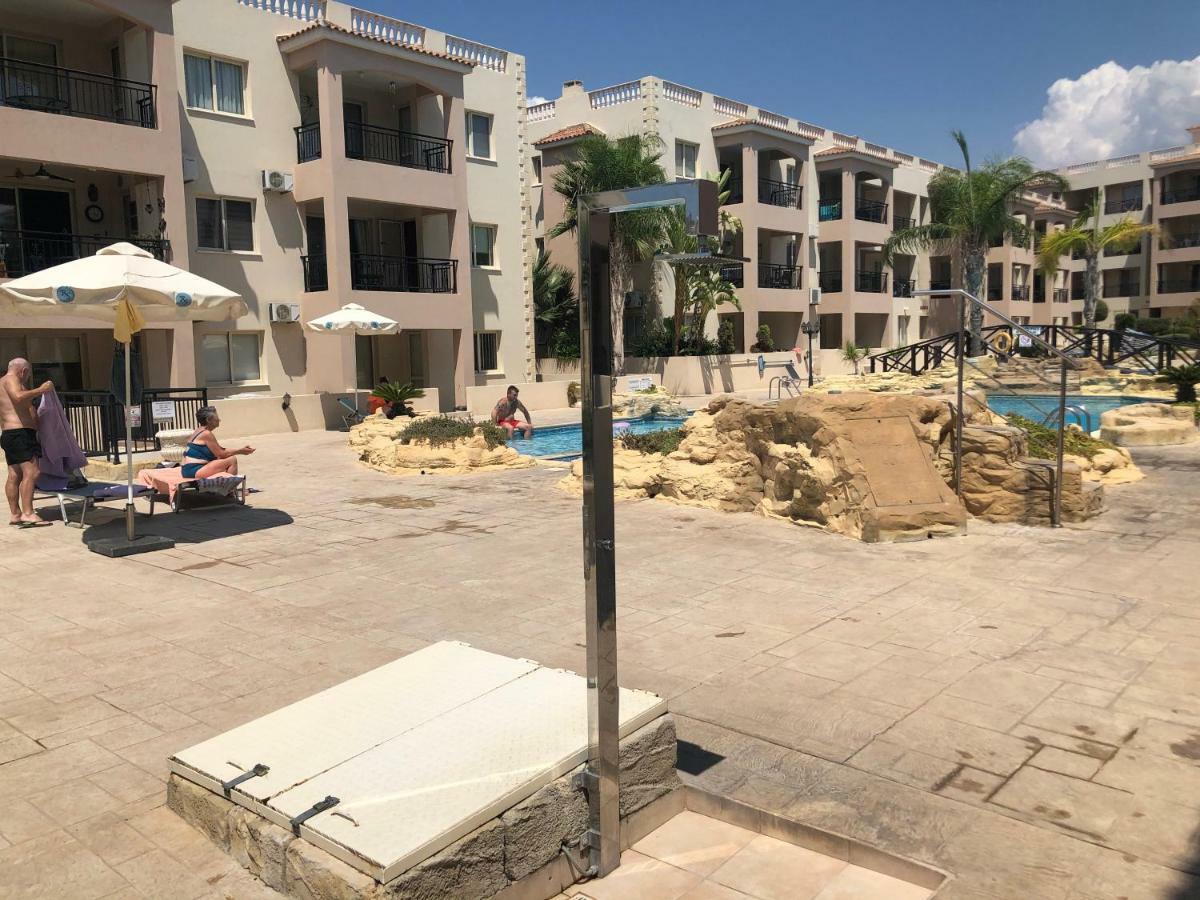 Royal Seacrest Apartment Paphos Ngoại thất bức ảnh