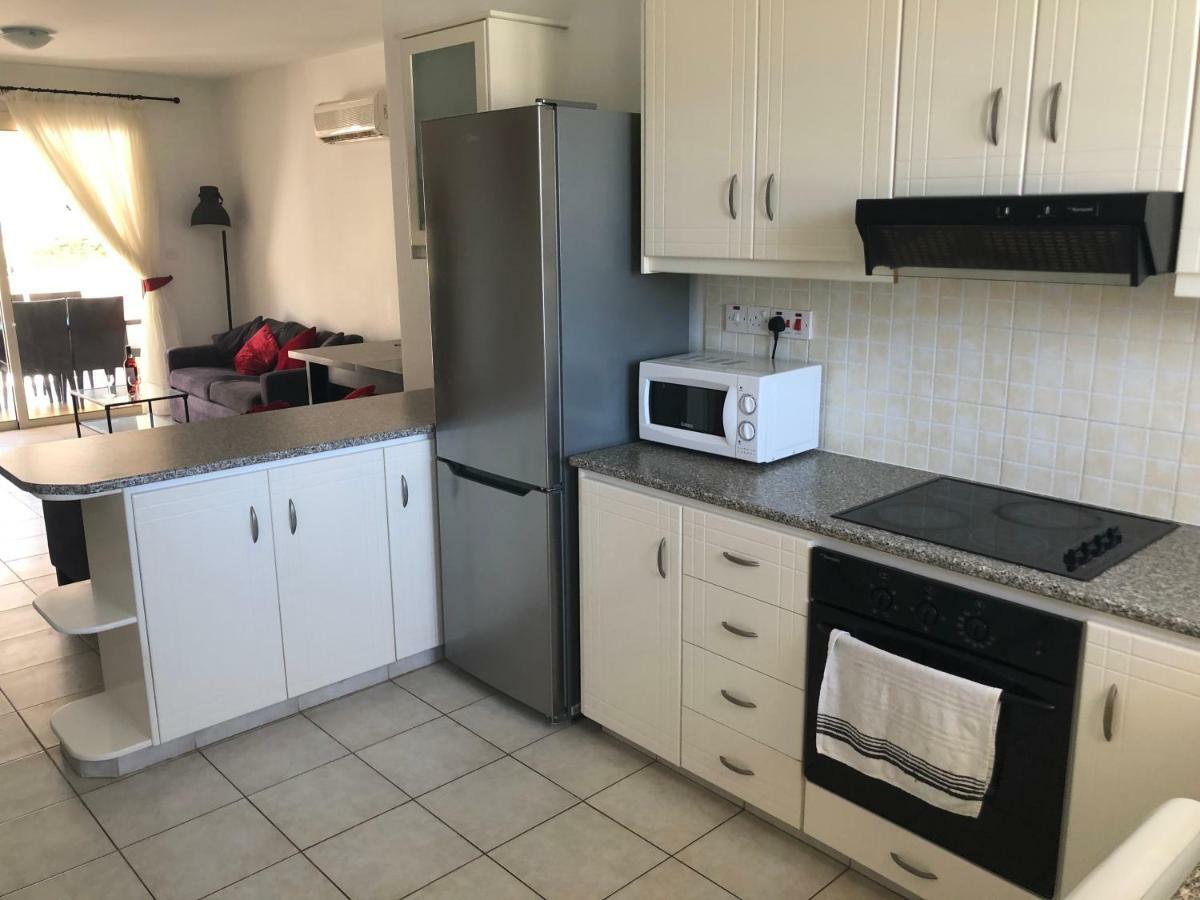 Royal Seacrest Apartment Paphos Ngoại thất bức ảnh