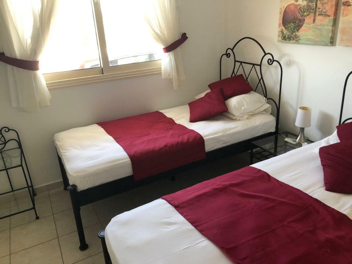 Royal Seacrest Apartment Paphos Ngoại thất bức ảnh