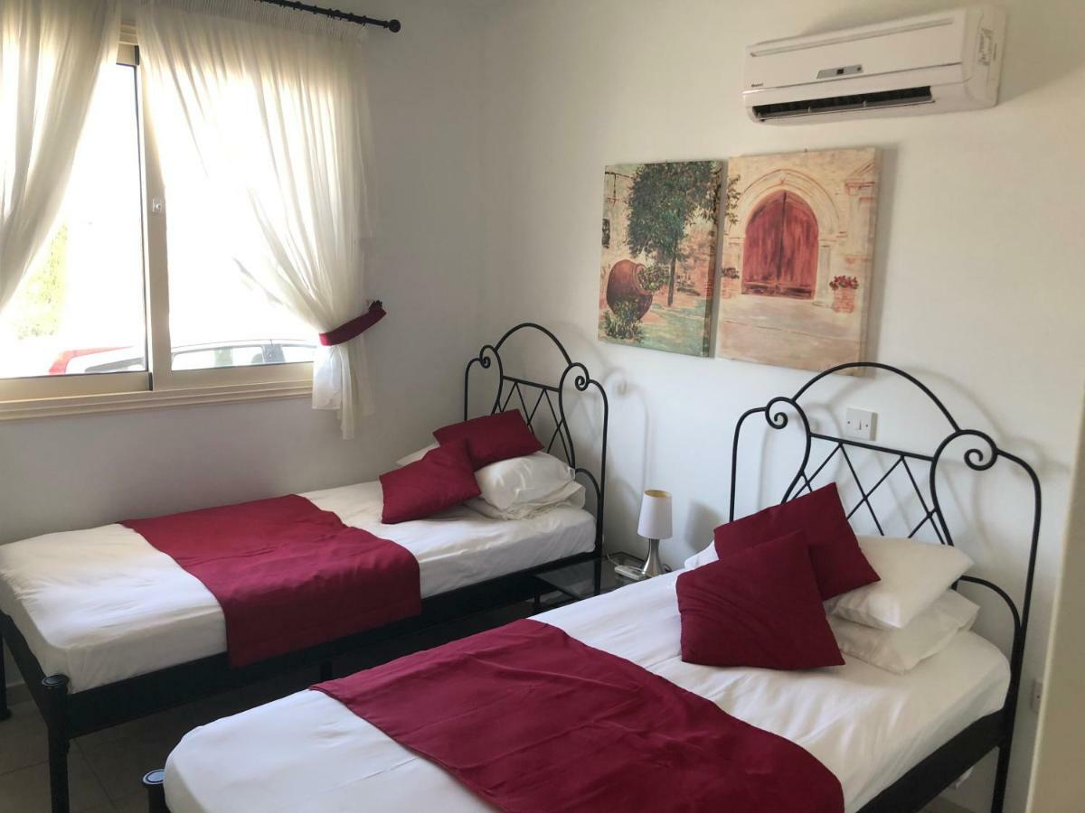 Royal Seacrest Apartment Paphos Ngoại thất bức ảnh