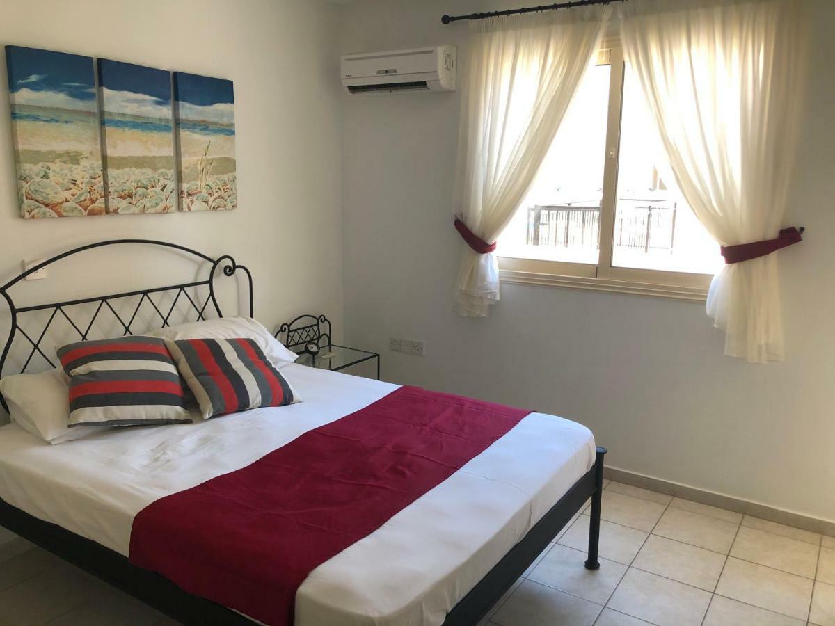 Royal Seacrest Apartment Paphos Ngoại thất bức ảnh