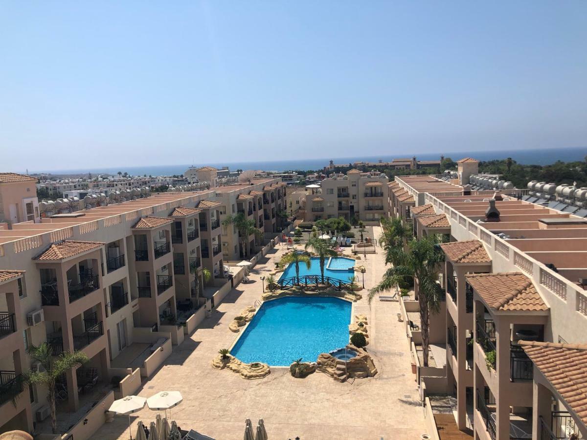 Royal Seacrest Apartment Paphos Ngoại thất bức ảnh